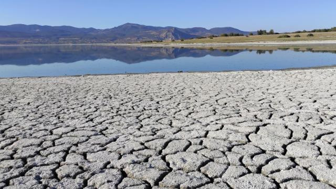 Göller diyarı Burdur’da 24 saatlik su kaldı! Şebeke suyuyla halı, araç, balkon ve teras yıkamak yasaklandı