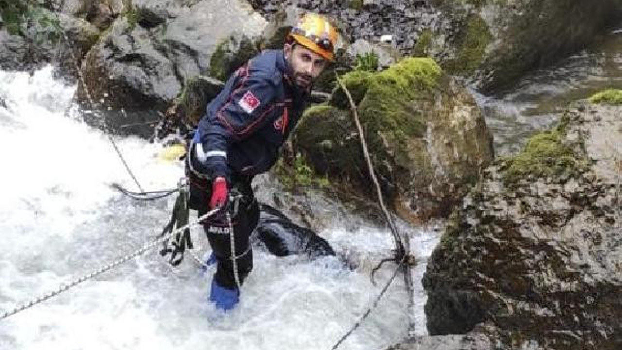 Dereye düşen kızını kurtarmak isterken ikisi de boğuldu