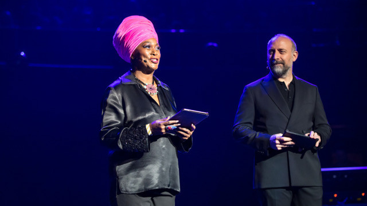 Halit Ergenç depremzedeler için sunuculuk yaptı! Dünyaca ünlü isimlerle aynı sahneyi paylaştı