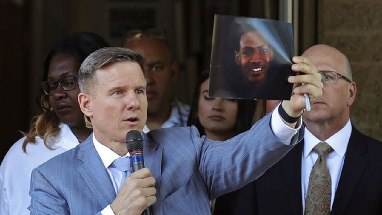ABD'de siyahi genci 46 kurşunla öldüren polisler jüri tarafından suçsuz bulundu