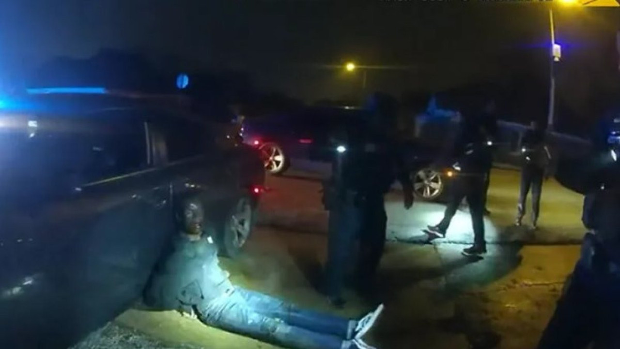 Polisler tarafından dövülerek öldürülen siyahi gencin ailesi dava açtı