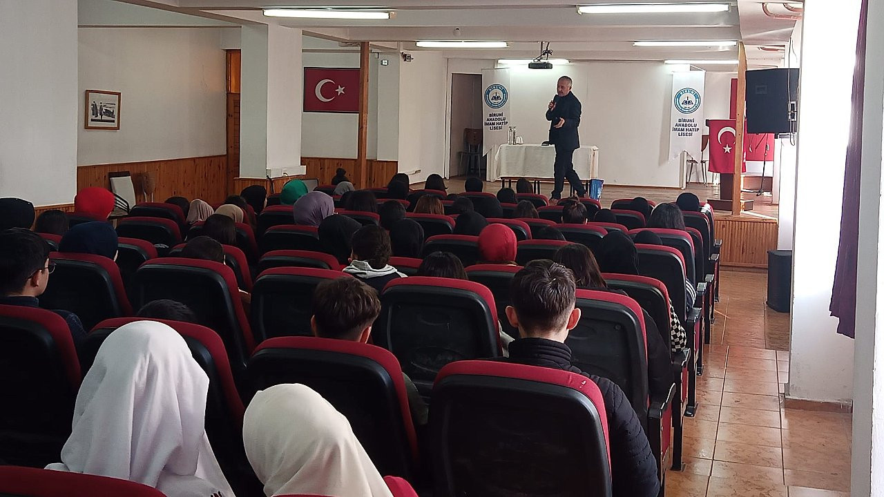 Milli Eğitim’in seminerinde öğretmenlere hurafe anlatıldı