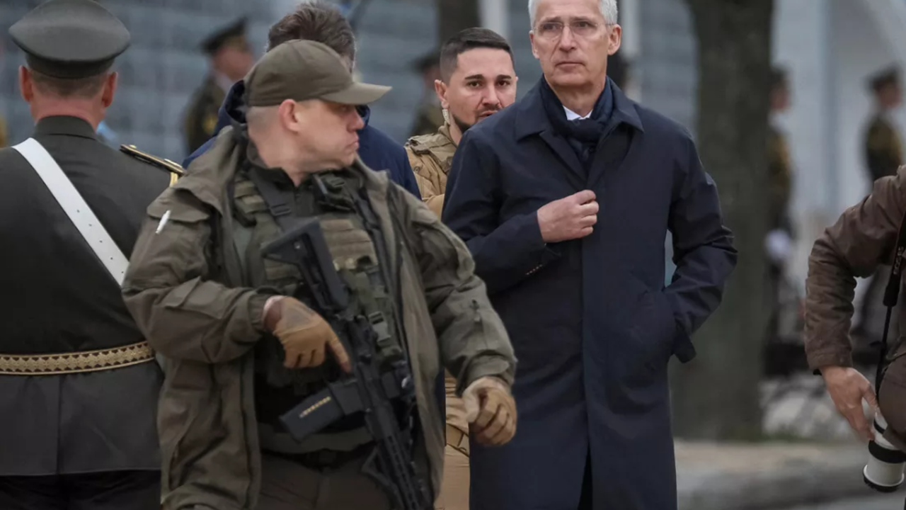 NATO Genel Sekreteri'nden Ukrayna'ya sürpriz ziyaret