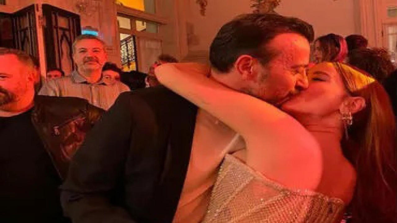 Hazal Kaya'dan eşi Ali Atay'a doğum günü öpücüğü