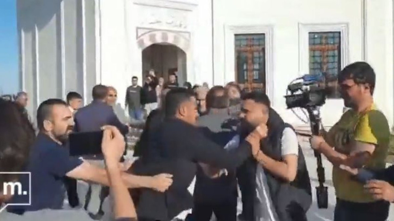 Kılıçdaroğlu'na türbe çıkışı saldırı girişimi. Mezarlık ziyaretinde de sözlü saldırı olmuştu