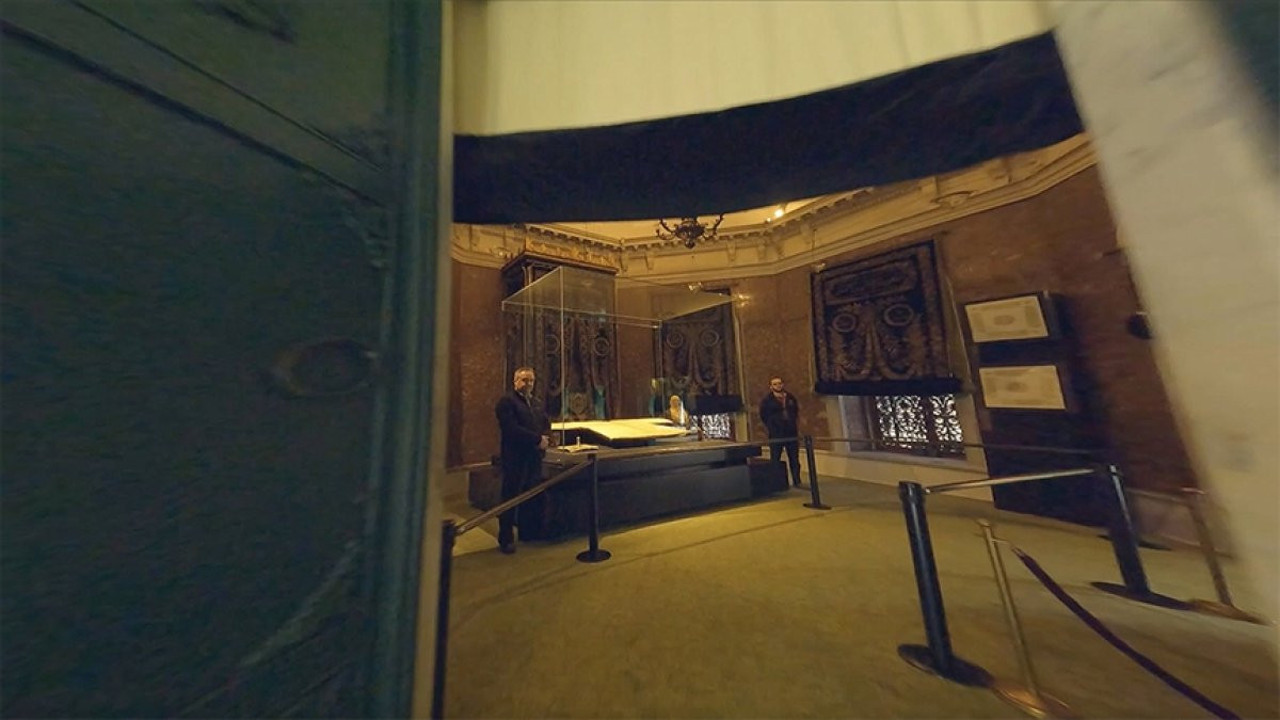 Kutsal emanetlerin yer aldığı cami görüntülendi