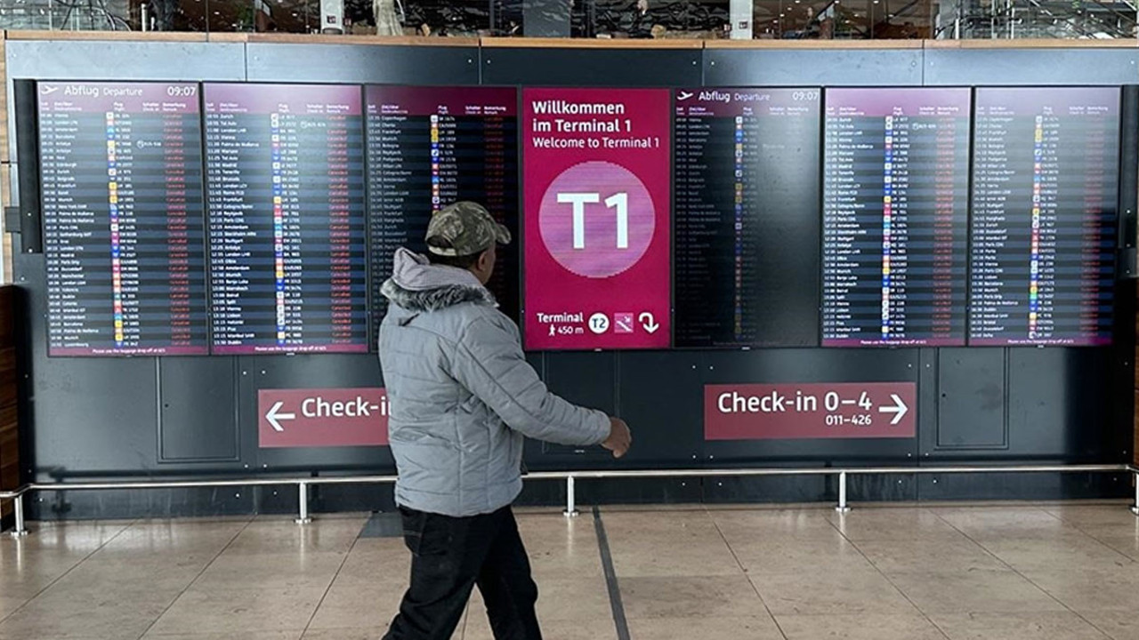 Almanya’da grevlerden dolayı 300’ün üzerinde uçuş iptal oldu