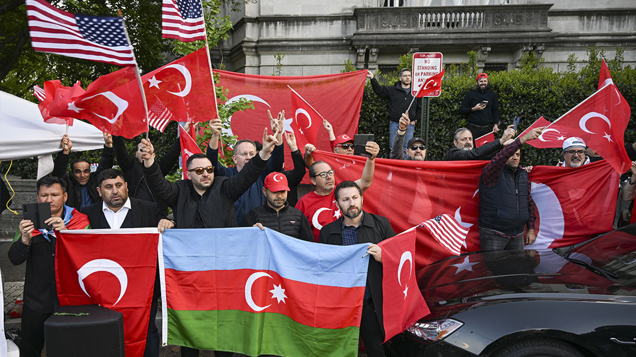 Washington’da Türkler, Türk misyonu önünde eylem yapan Ermeni grupları protesto etti