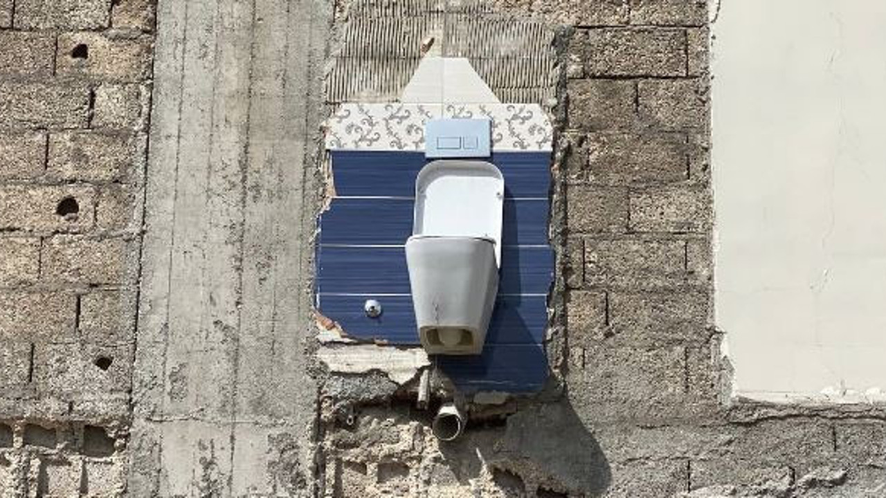 Yıkılan binanın duvarı olmadığı ortaya çıktı