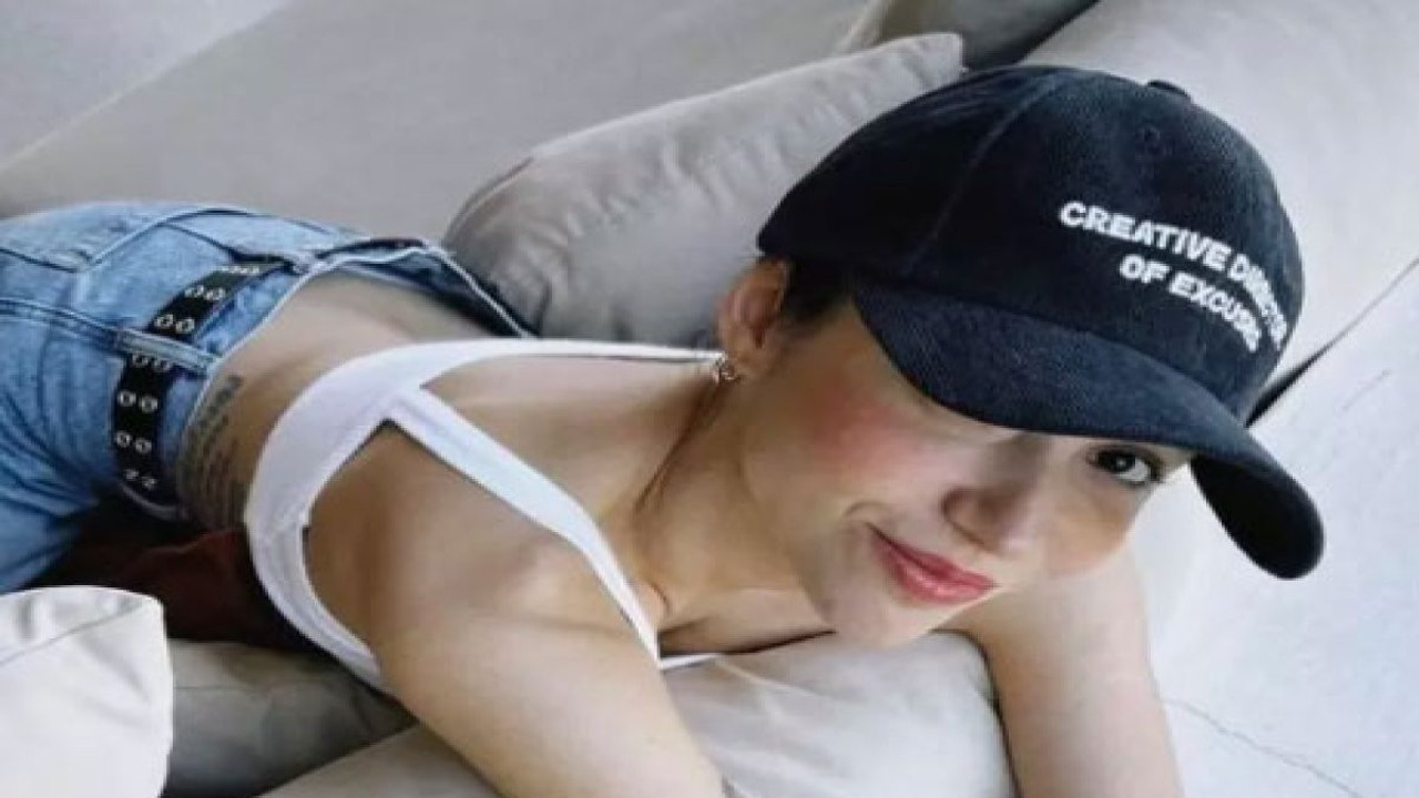 Zeynep Bastık'ın mesajı şapkasında gizli