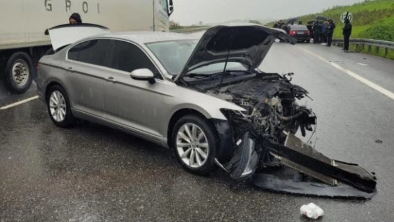 AKP'li vekil trafik kazası geçirdi