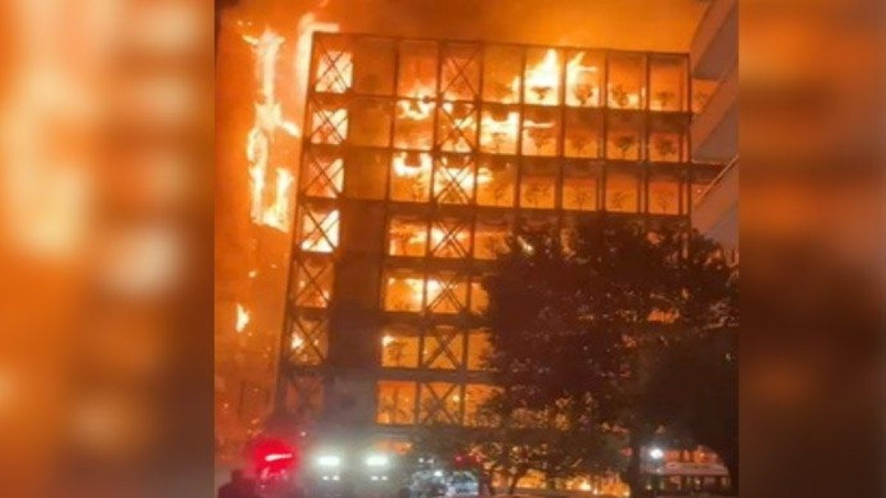 İzmir’de lüks sitede korkunç yangın!