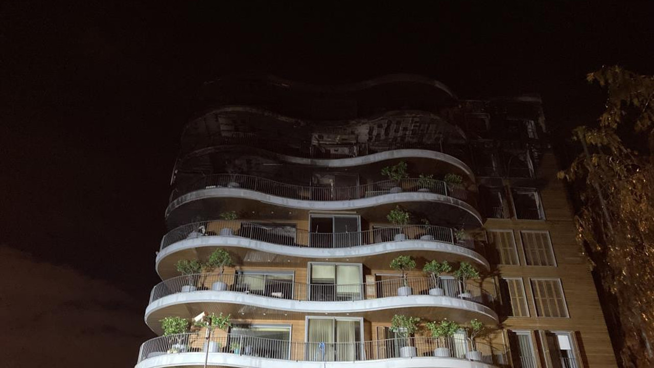 İzmir’deki büyük site yangını 7 saat sonra kontrol altına alındı