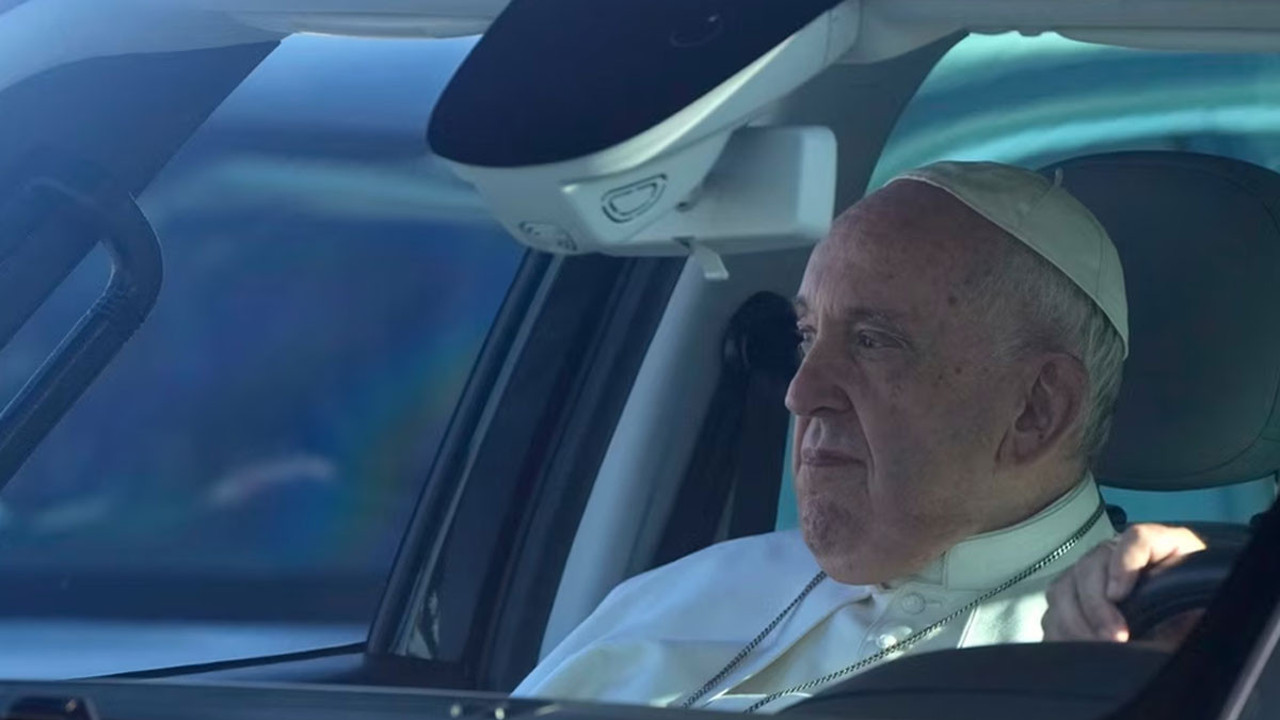 Papa 3 günlük ziyaret için Macaristan'a gitti