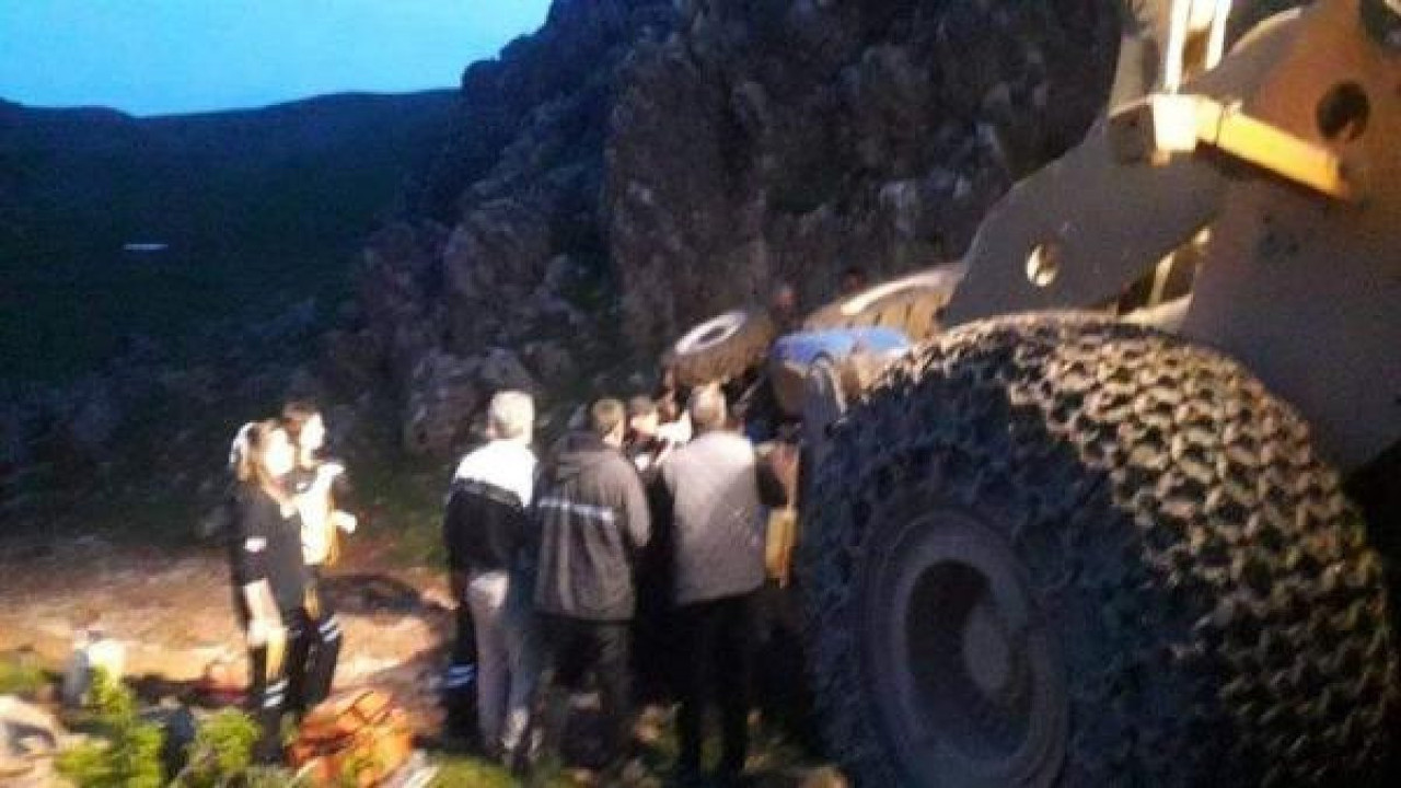 Şarampole devrilen traktördeki anne öldü, oğlu ağır yaralandı