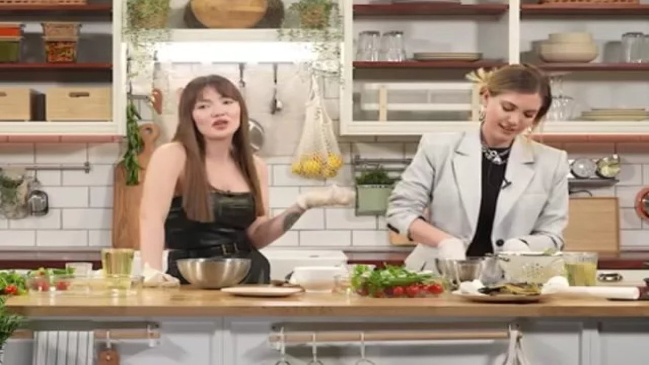 Eda Ece Danla Bilic'e çöpçatanlık yapmaya çalıştı. ''Çocuk 43 yaşında tertemiz bir insan''