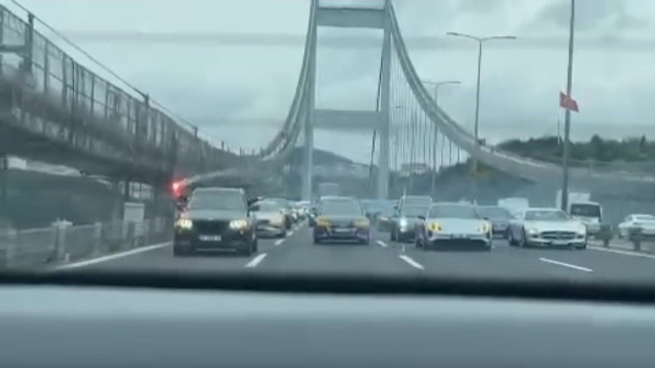 Çakarlı meşaleli düğün konvoyu Fatih Sultan Mehmet Köprüsü'nü birbirine kattı