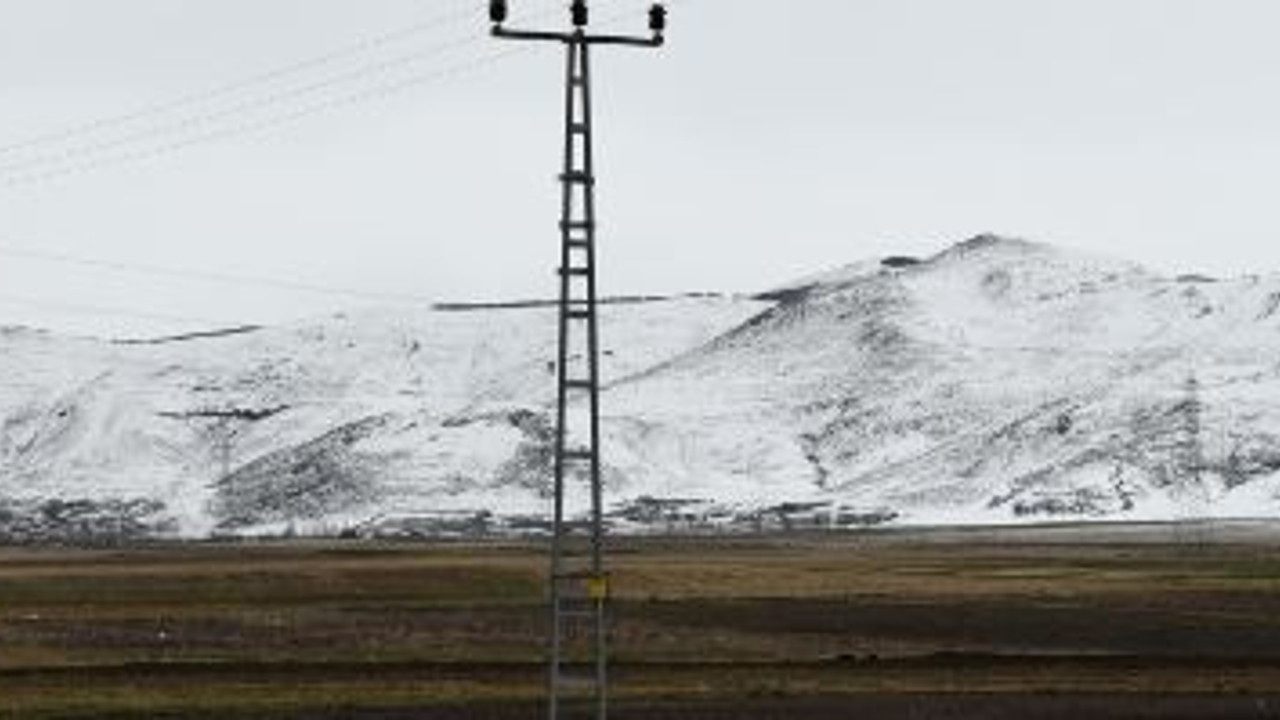 Mayıs ayında kar yağdı beyaza büründü