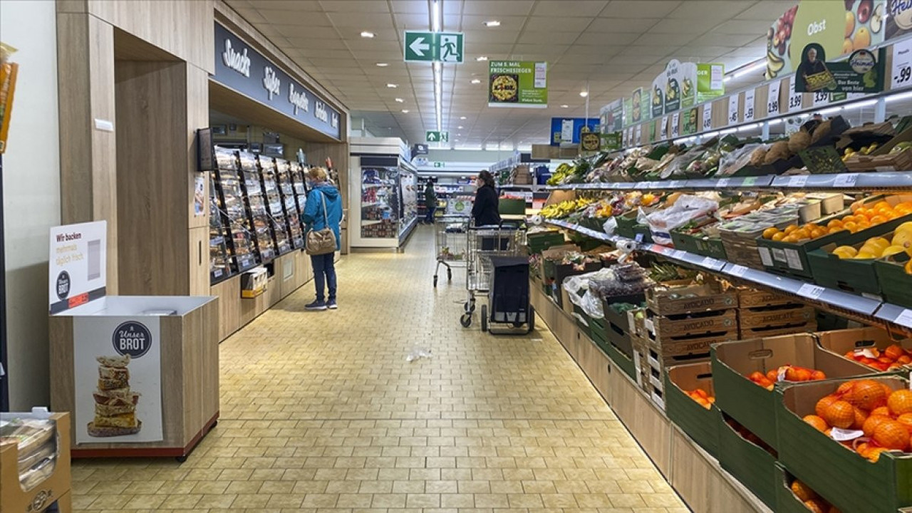 Almanlar markete gitme sayısını düşürdü. Satışlar da yüzde 8,6 geriledi