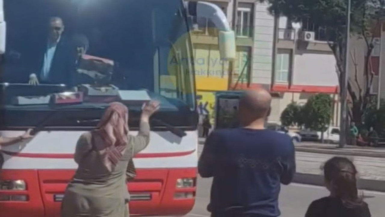 Antalya'da Erdoğan'ın geçtiği yollar boş kaldı. Erdoğan oyuncak dağıtacaktı