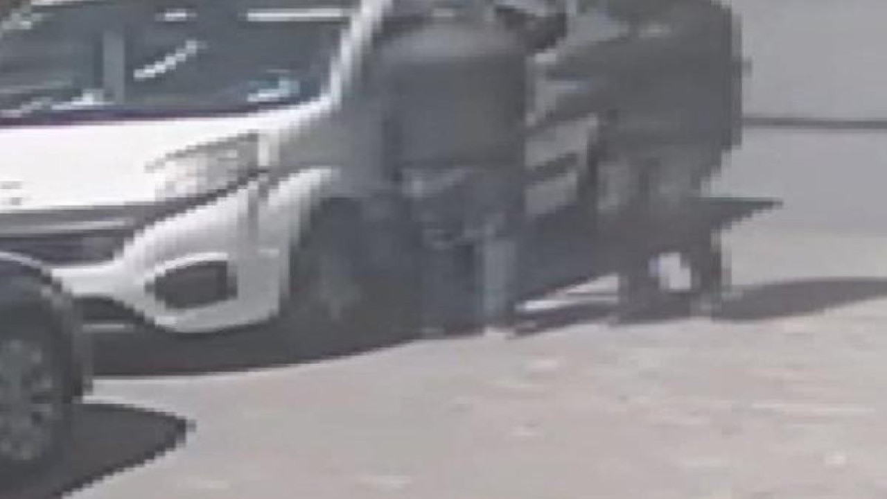 Esenler'de 860 bin liranın gasp edildiği anlar güvenlik kameralarına yansıdı