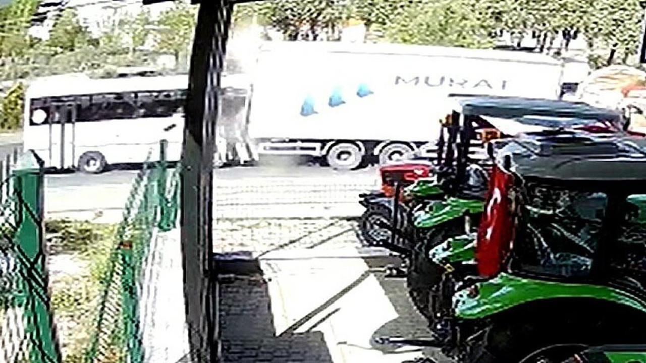 Feci kaza! Midibüs, kamyona arkadan çarptı: 4'ü ağır 34 yaralı