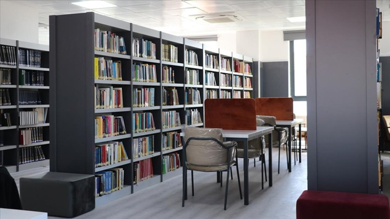 Engelsiz kütüphanede engelleri aşıyorlar