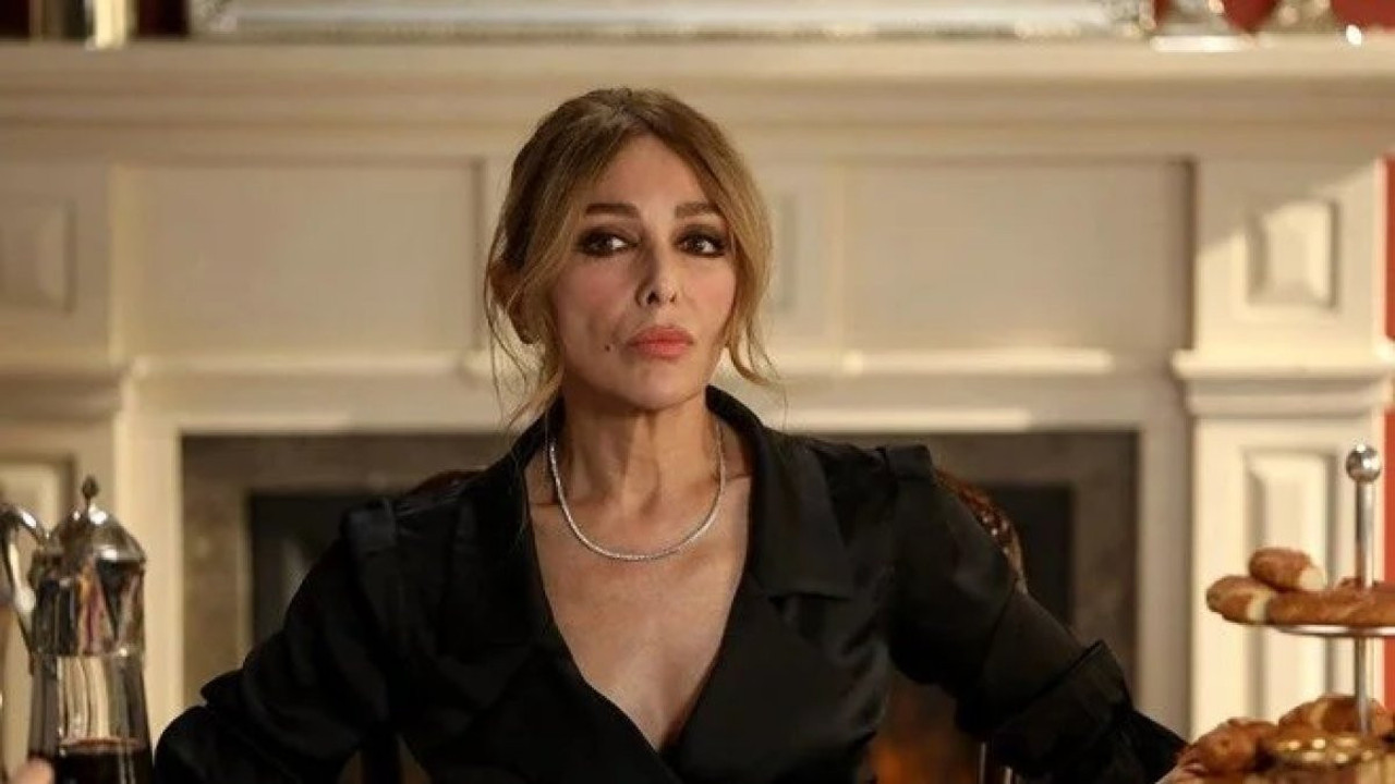 'Yüz Yıllık Mucize' dizisinin Sürreyya'sı Zerrin Tekindor'a onur ödülü