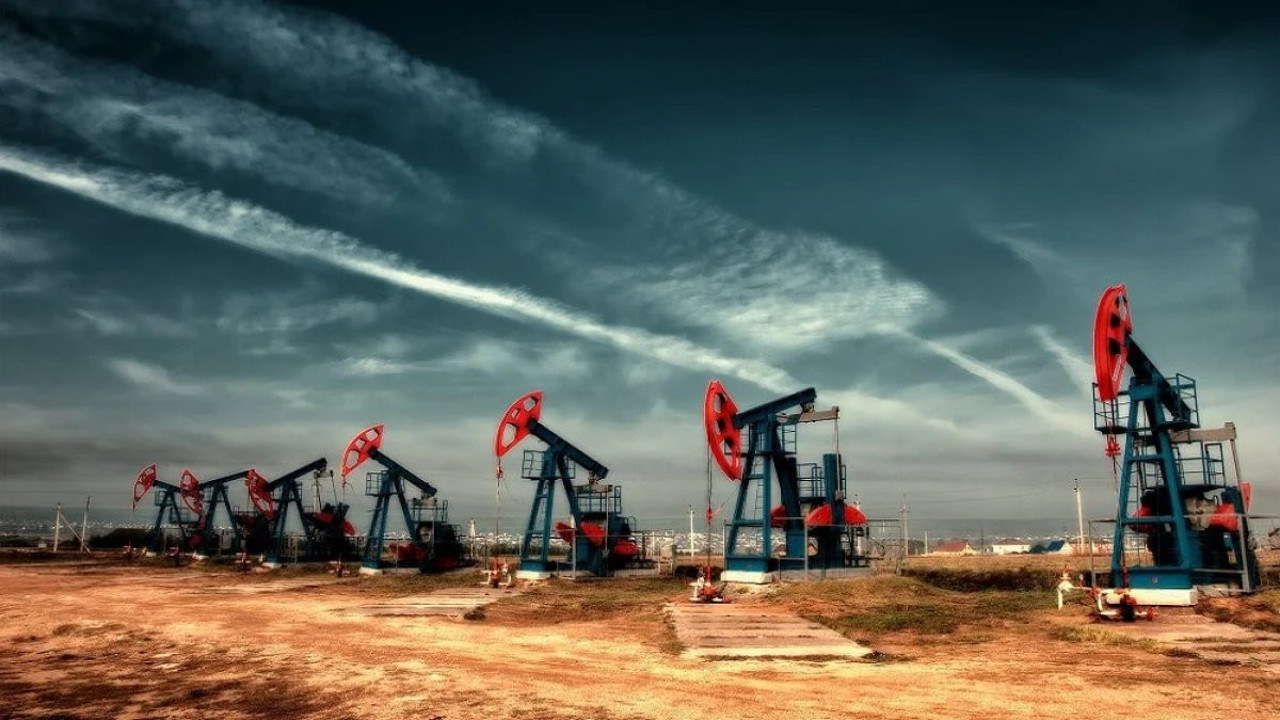 Brent petrolün varil fiyatı 77,06 dolar