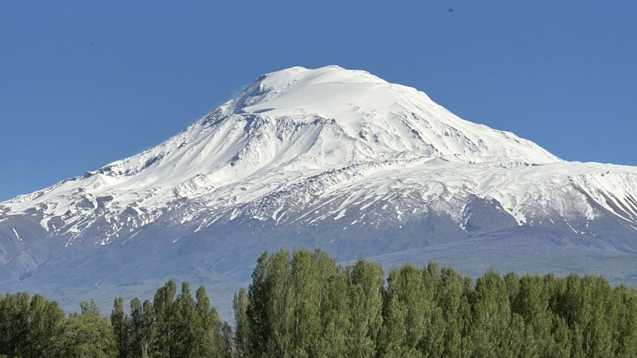 Ağrı Dağı beyaza büründü (05 Mayıs 2023)