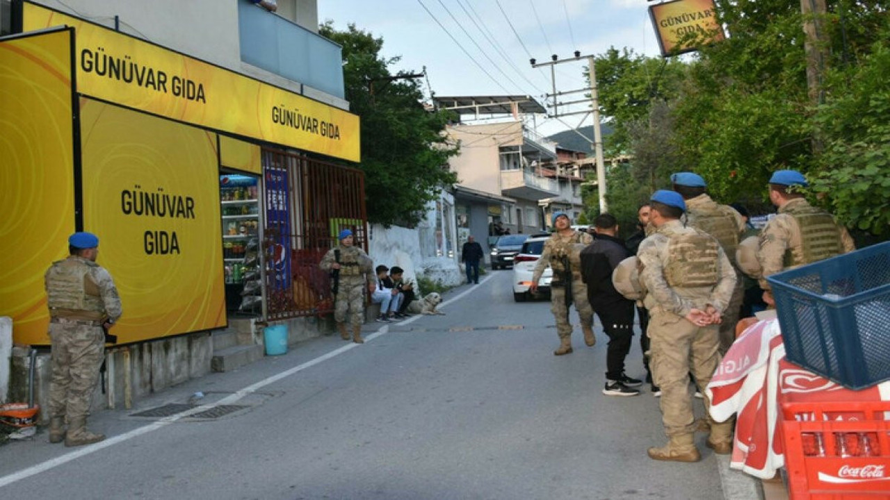 Kavgayı ayırmak isteyen market işletmecisi öldü