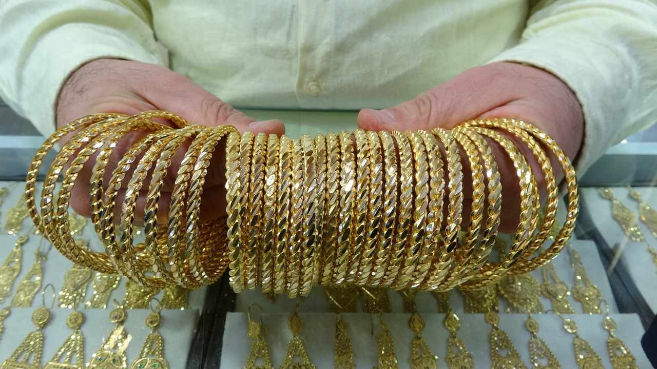 Altında büyük oyun. Alanın elinde kalıyor