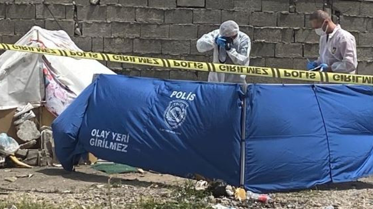 Kurduğu çadırın önünde ölü bulundu. Polis ipucunu buldu