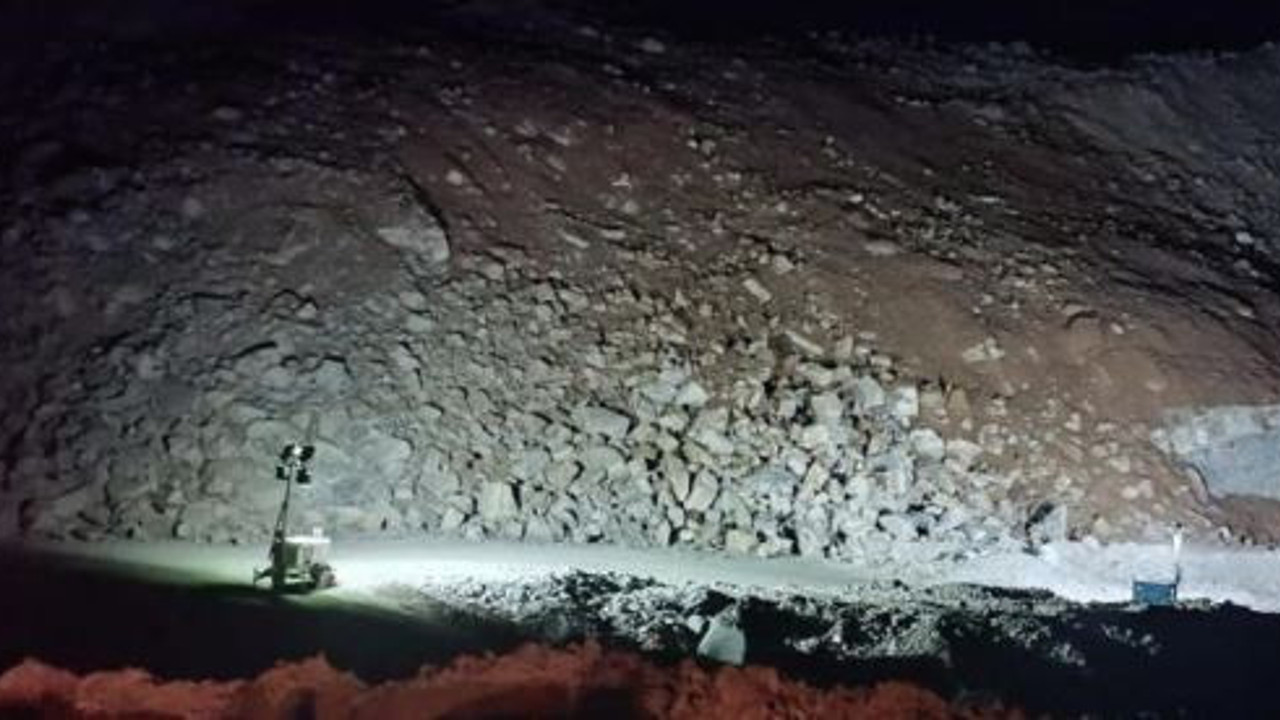 Maden ocağında toprak kayması can aldı