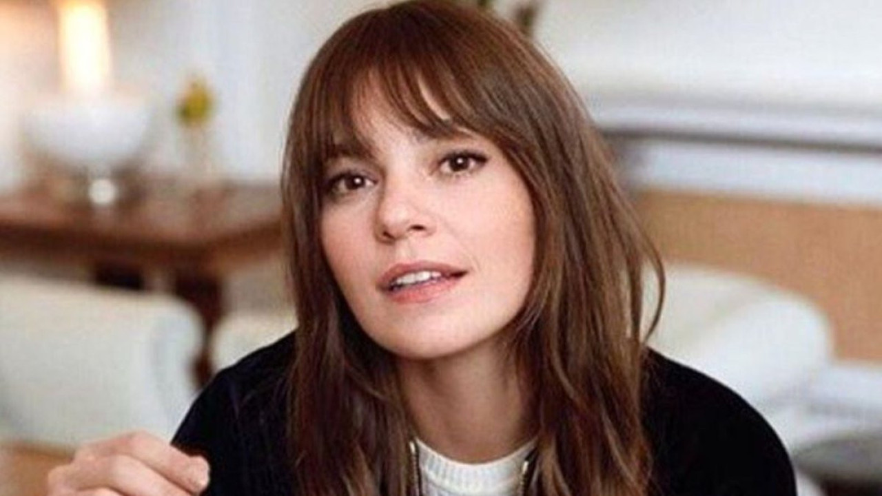 Aslı Enver doğum gününde karnı burnunda poz verdi