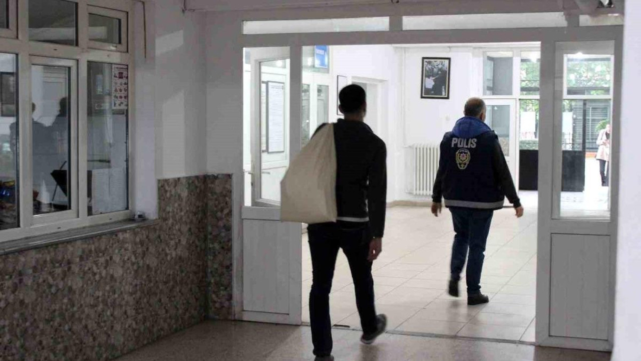 Polisler görev kâğıdını fotokopi ile çoğaltıp istedikleri kadar oy veriyorlar iddiası. TKP açıkladı