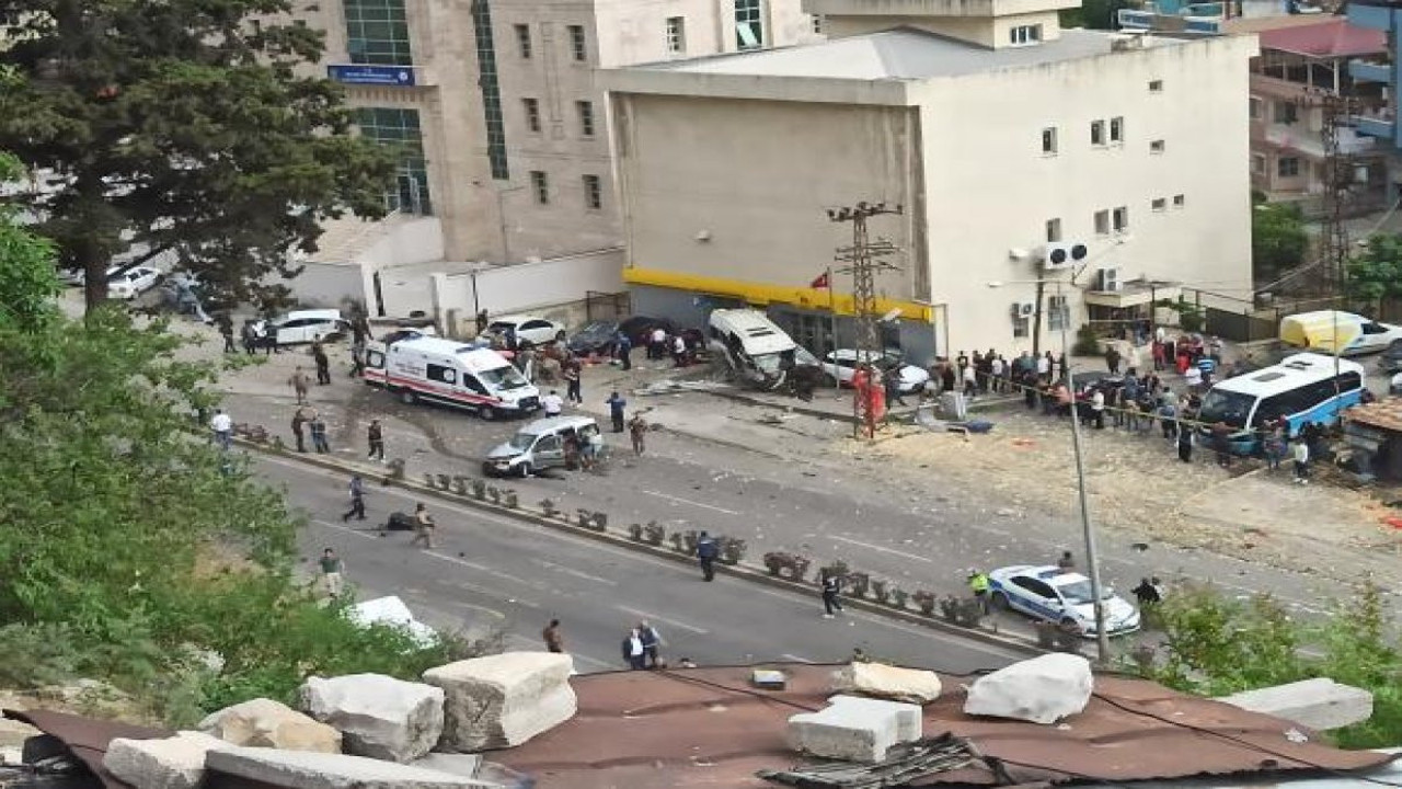 Hatay'da korkunç kaza. Tır yol kenarındaki çok sayıda araca çarptı