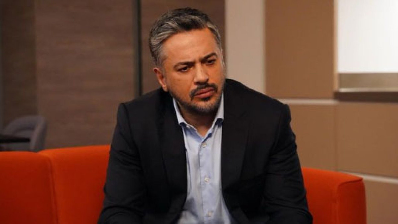 Emre Altuğ cenaze töreniyle ilgili bilgileri paylaştı. Babasının vefat haberiyle yıkılmıştı