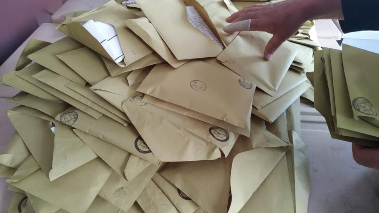 Yurt dışı oylarında sabah 06.00 itibarıyla sandıkların %65.37'si açıldı. Milyonların takip ettiği sayımda son durum