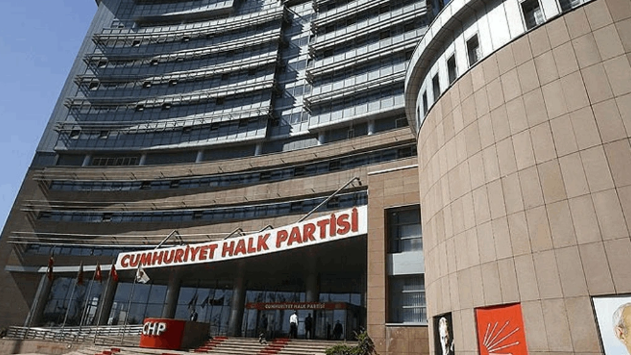 Onursal Adıgüzel'den sonra CHP'de reklam ekibi de görevden alındı