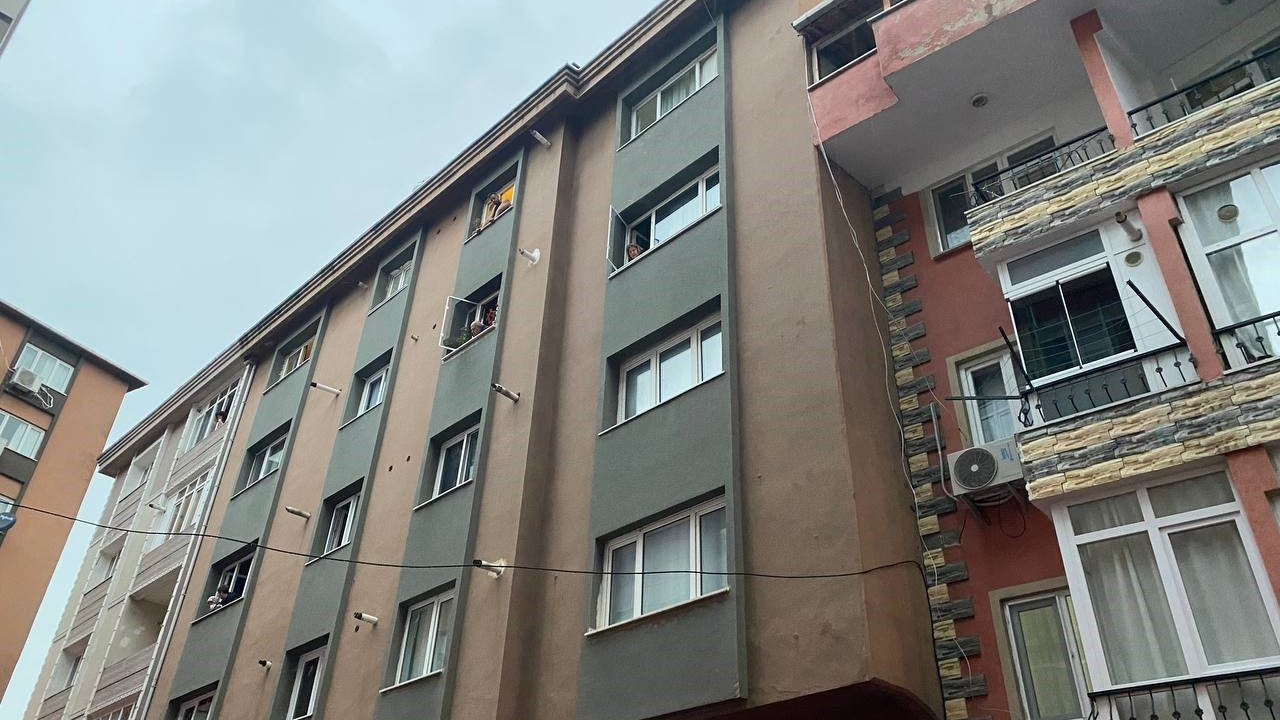 5 katlı binada yangın: 3 yaralı