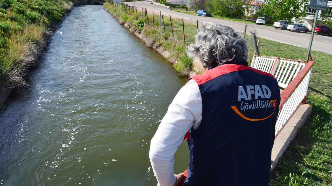 Kavgadan kaçtı yolda gasbettiği otomobille sulama kanalına uçtu