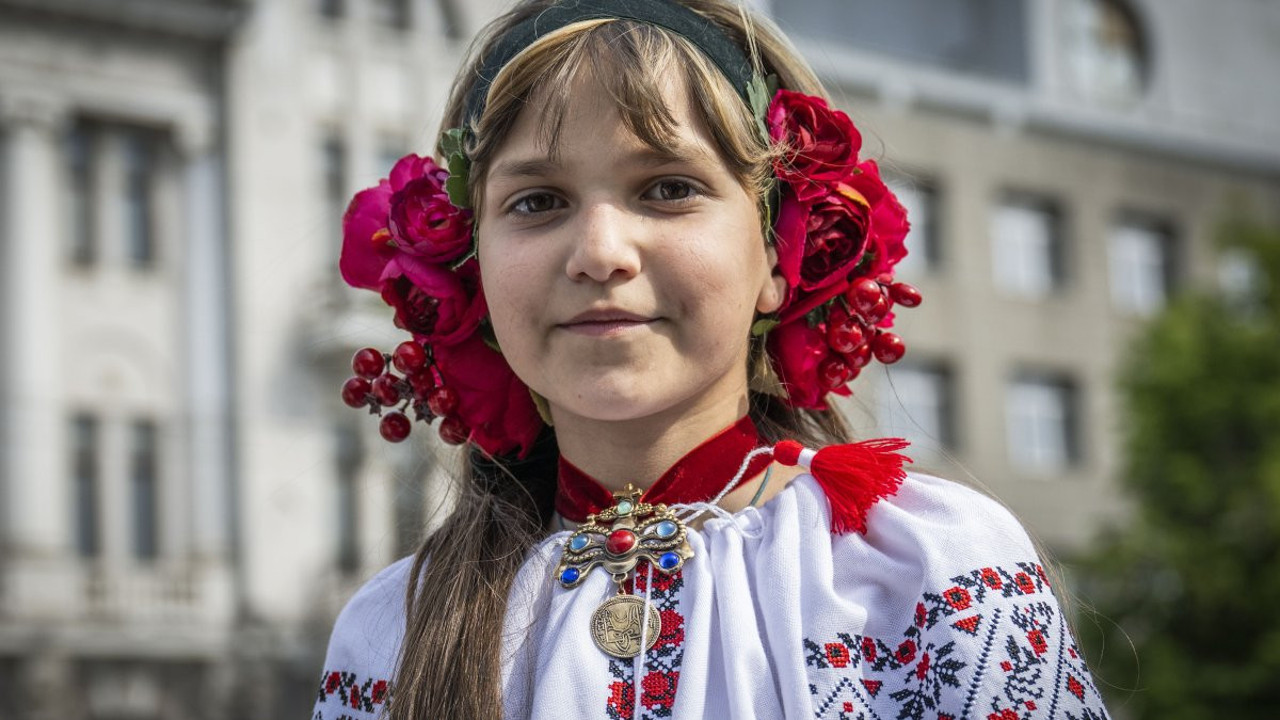 Ukrayna'da "siren sesleri" eşliğinde bayram kutlaması