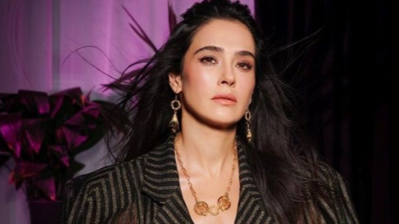 Ünlü oyuncu Funda Eryiğit anne oldu