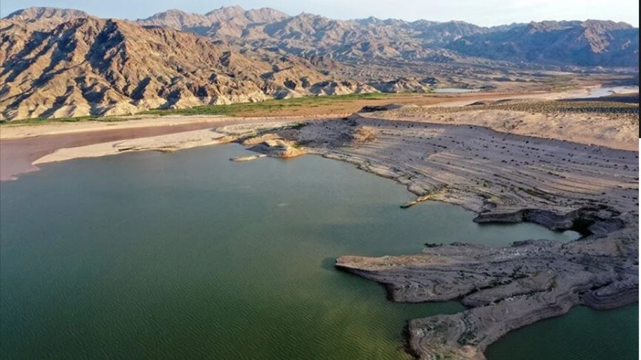 Dünyadaki büyük göllerin yarısından fazlısı küçüldü