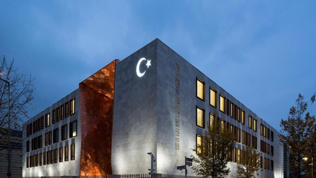 Atatürk Berlin'de anıldı: Türk Büyükelçiliği'nde 19 mayıs töreni