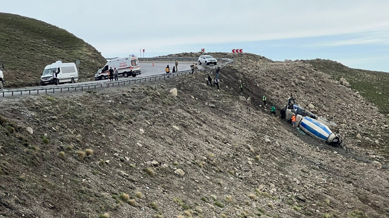 Beton mikseri uçuruma yuvarlandı