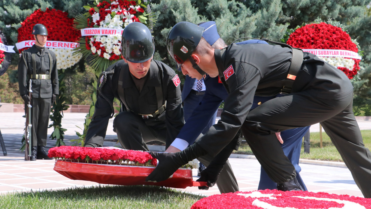 5'inci Cumhurbaşkanı Sunay mezarı başında anıldı