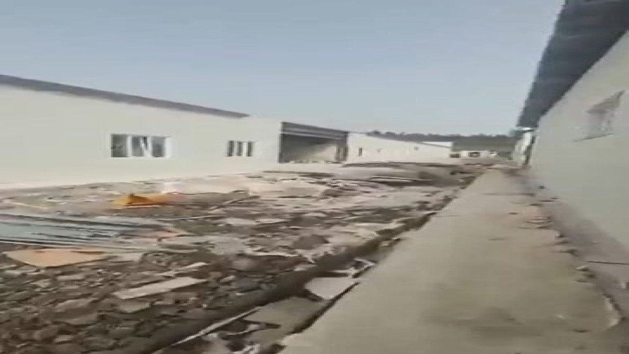 Sırf açılış için hastanenin sadece ön cephesini hazırlamışlar. Açılışını Erdoğan yapmıştı