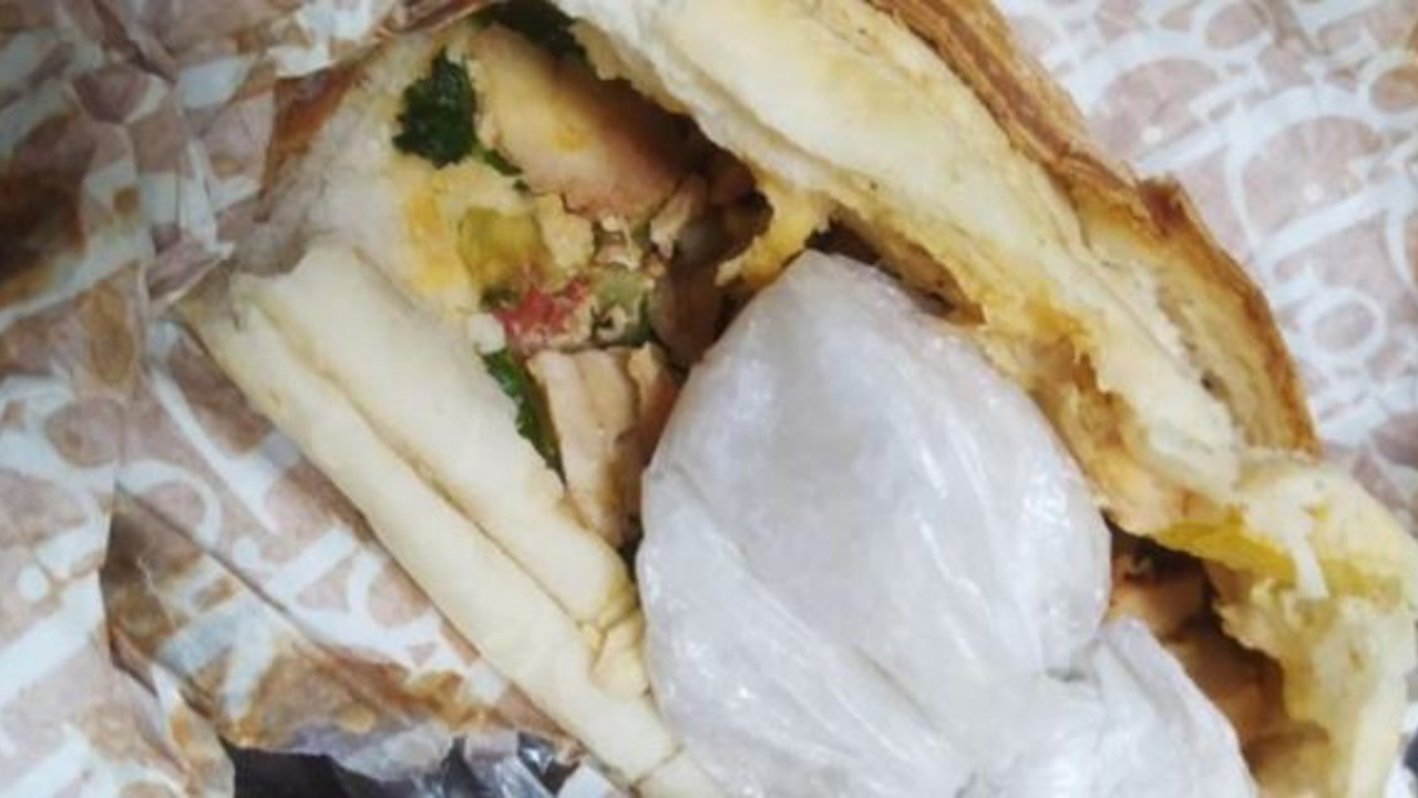 Dönerin içinde çıktı. Polislerin ağzı açık kaldı